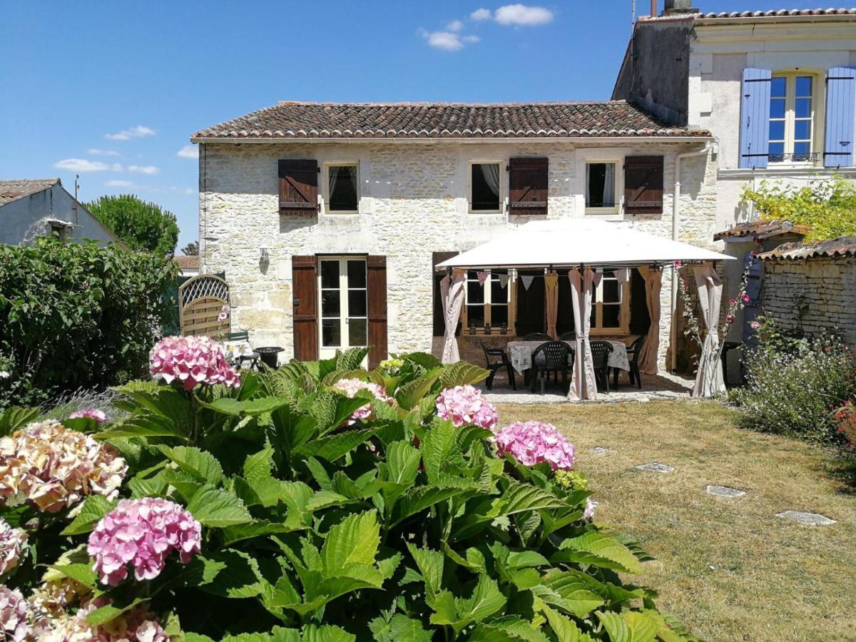 Gite Chez Riviere Nantillé Buitenkant foto